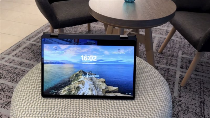còn hỗ trợ xoay 360 độ và cảm ứng cho phép người dùng có thể sử dụng thiết bị với nhiều tư thế khác nhau, tùy theo nhu cầu rất tiện lợi. còn hỗ trợ xoay 360 độ và cảm ứng cho phép người dùng có thể sử dụng thiết bị với nhiều tư thế khác nhau, tùy theo nhu cầu rất tiện lợi.