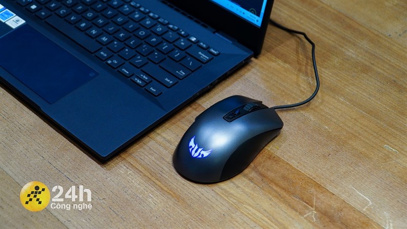 ASUS TUF Gaming M3 mang trên mình thiết kế công thái học, phù hợp với tay thuận phải