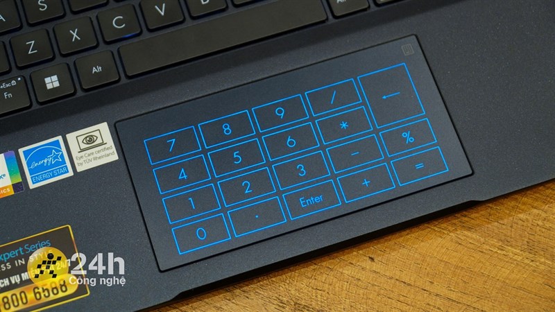Phần bàn rê của ASUS ExpertBook B5 (B5402CB) có kích thước khá lớn. Phần bàn rê của ASUS ExpertBook B5 (B5402CB) có kích thước khá lớn.