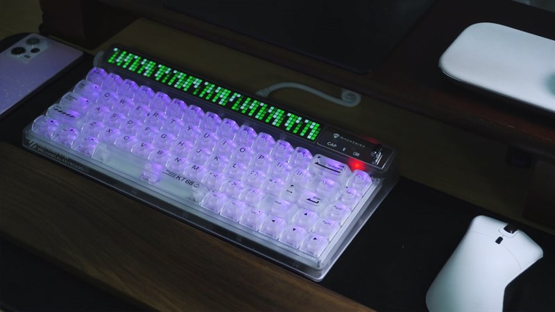 Machenike KT68 nổi bật với phần vỏ và keycap được chế tác từ nhựa trong suốt