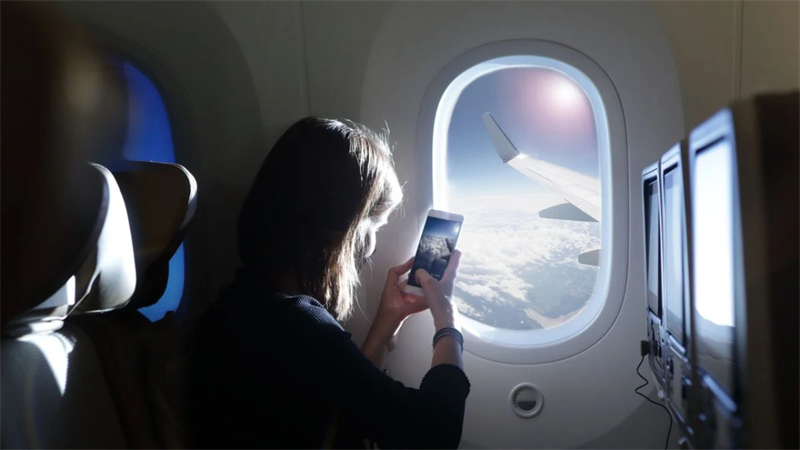 Tạm biệt 'Airplane Mode' giờ đây người dùng có thể sử dụng điện thoại ngay trên máy bay