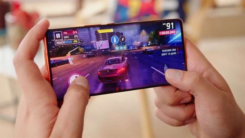 Màn hình AMOLED của Tecno Phantom X2 Pro hỗ trợ gam màu DCI-P3 nhưng độ chính xác màu chưa được đánh giá cao Màn hình AMOLED của Tecno Phantom X2 Pro hỗ trợ gam màu DCI-P3 nhưng độ chính xác màu chưa được đánh giá cao
