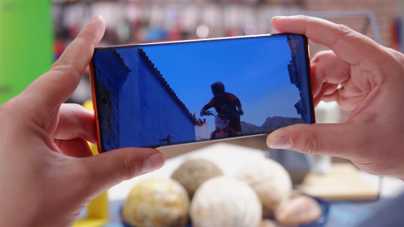 Tecno Phantom X2 Pro được trang bị màn hình AMOLED 6.8 inch với độ phân giải Full HD+ Tecno Phantom X2 Pro được trang bị màn hình AMOLED 6.8 inch với độ phân giải Full HD+