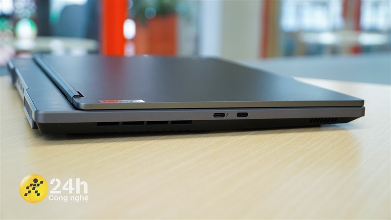 Cạnh trái của Lenovo Legion 5 15IAH7.