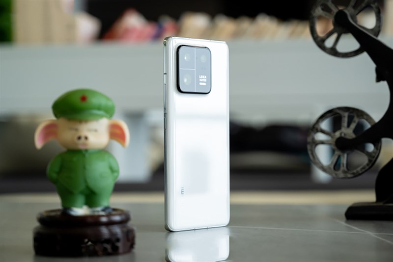 Trên tay Xiaomi 13 Pro Trên tay Xiaomi 13 Pro