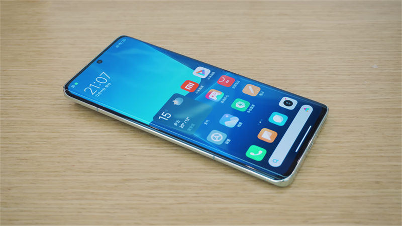 Trên tay Xiaomi 13 Pro Trên tay Xiaomi 13 Pro