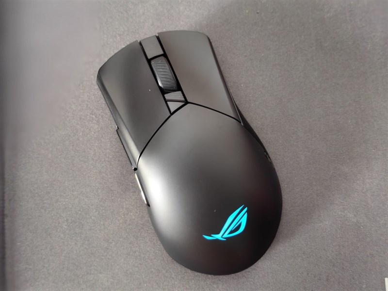 Thiết kế của ROG Gladius III Wireless AimPoint sẽ không hầm hố hoặc rực rỡ mà thay vào đó, ta sẽ có một lựa chọn tối giản hơn. Thiết kế của ROG Gladius III Wireless AimPoint sẽ không hầm hố hoặc rực rỡ mà thay vào đó, ta sẽ có một lựa chọn tối giản hơn.