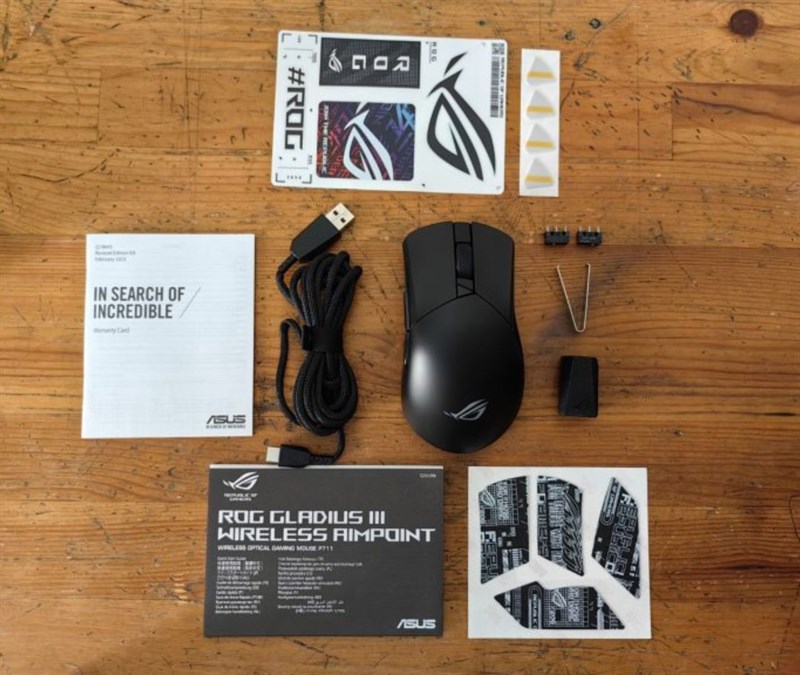 Bên trong hộp thì ngoài ROG Gladius III Wireless AimPoint ta còn được trang bị khá nhiều phụ kiện. Bên trong hộp thì ngoài ROG Gladius III Wireless AimPoint ta còn được trang bị khá nhiều phụ kiện.