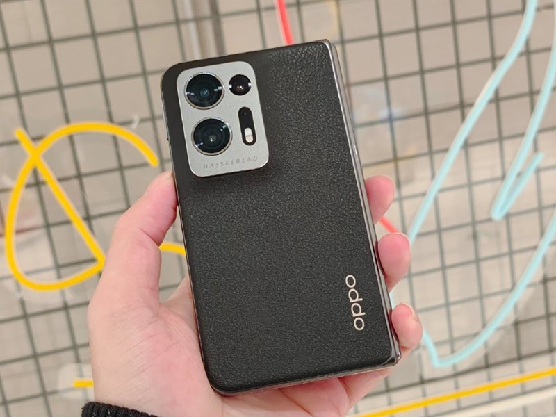 Trên tay OPPO Find N2