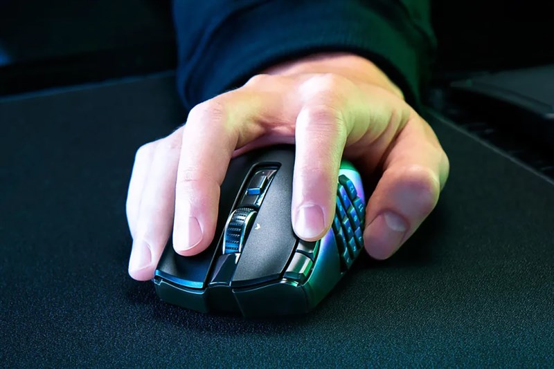 Trên tay chuột Razer Naga V2 HyperSpeed Trên tay chuột Razer Naga V2 HyperSpeed