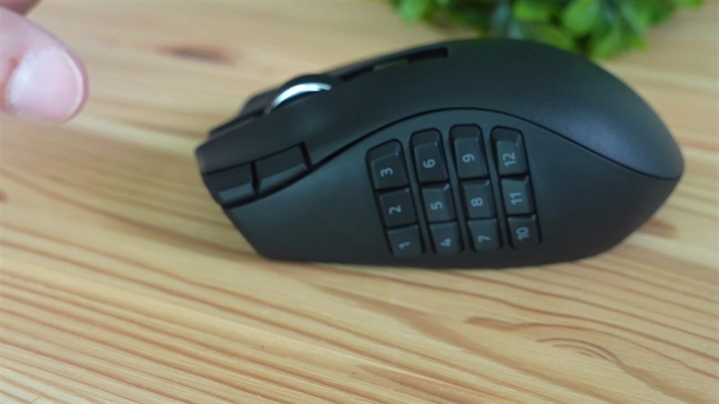 Trên tay chuột Razer Naga V2 HyperSpeed Trên tay chuột Razer Naga V2 HyperSpeed