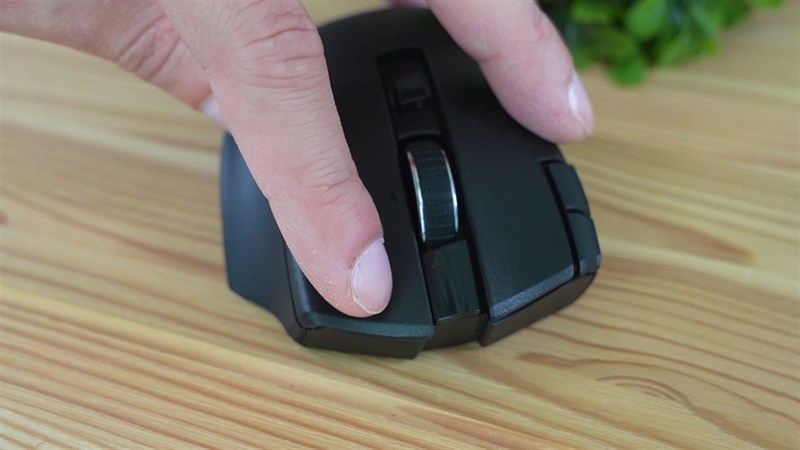 Trên tay chuột Razer Naga V2 HyperSpeed Trên tay chuột Razer Naga V2 HyperSpeed