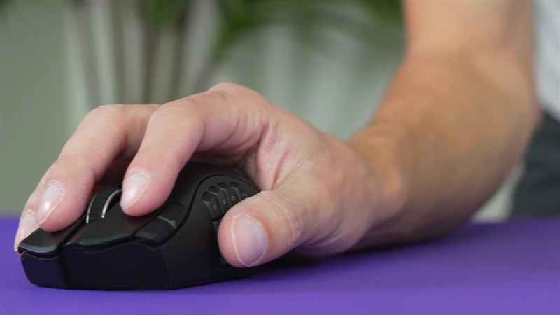 Trên tay chuột Razer Naga V2 HyperSpeed Trên tay chuột Razer Naga V2 HyperSpeed