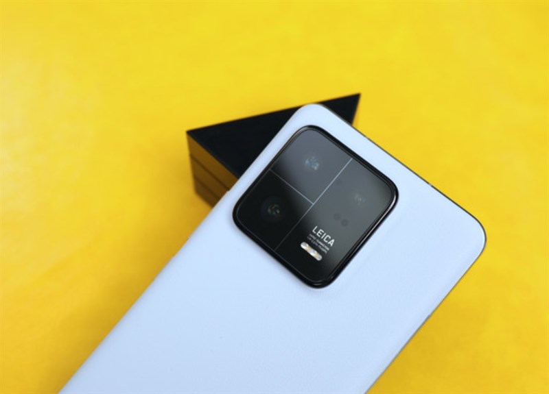 Xiaomi 15 Pro với camera chính 108 MP.