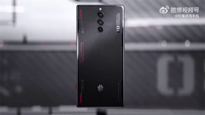 Mặt lưng của Red Magic 8 Pro lộ diện trong video hãng đăng tải Mặt lưng của Red Magic 8 Pro lộ diện trong video hãng đăng tải