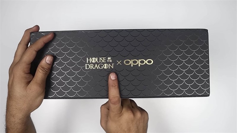 Trên tay OPPO Reno8 Pro House of The Dragon Edition