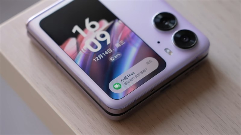 Tuy sở hữu viên pin không phải là quá lớn nhưng OPPO Find N2 Flip có thể hoạt động suốt một ngày nếu chỉ dùng những tác vụ căn bản. Nguồn: 钟文泽. Tuy sở hữu viên pin không phải là quá lớn nhưng OPPO Find N2 Flip có thể hoạt động suốt một ngày nếu chỉ dùng những tác vụ căn bản. Nguồn: 钟文泽.