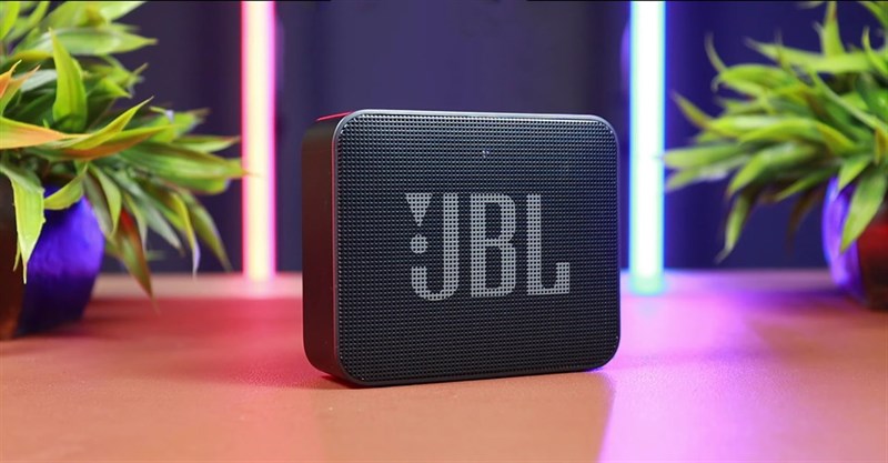 Trên tay loa JBL Go Essential