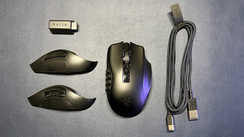 Razer Naga V2 Pro cung cấp ba hình thức kết nối gồm: Không dây (không dây 2.4GHz và Bluetooth) và có dây (USB-C).