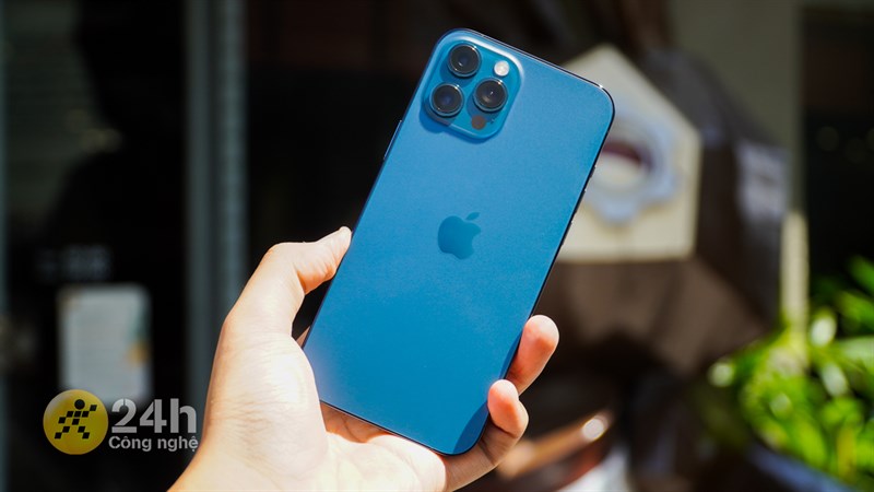 iPhone 12 Pro Max sở hữu một thiết kế hiện đại với các cạnh viền được vát phẳng. iPhone 12 Pro Max sở hữu một thiết kế hiện đại với các cạnh viền được vát phẳng.