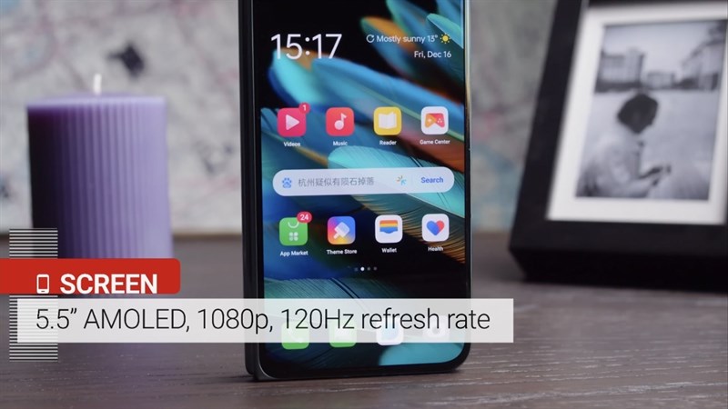 OPPO Find N2 có màn hình phụ nhỏ gọn nhưng tiện dụng hơn.