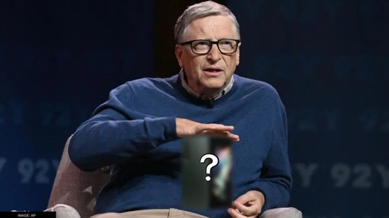 Bill Gates đang sử dụng điện thoại gì?