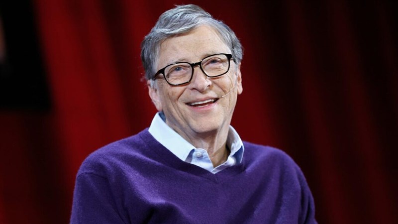 Bill Gates đang sử dụng điện thoại gì?