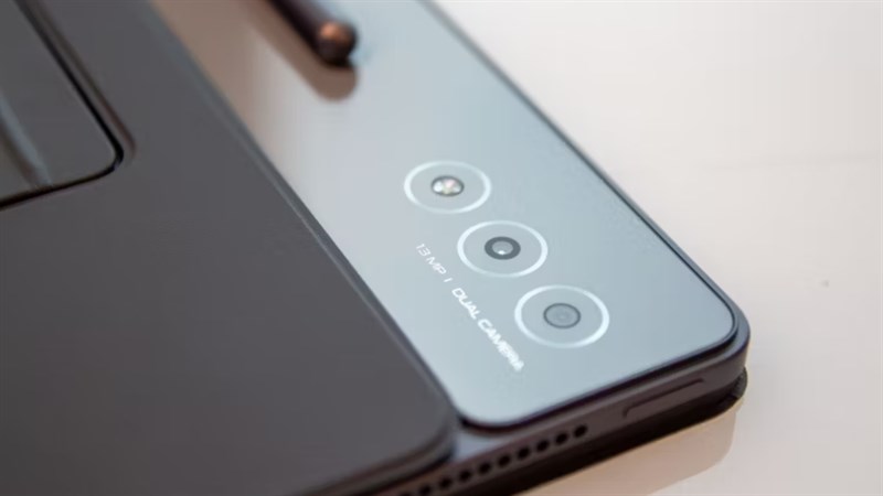 Lenovo Tab Extreme cũng được trang bị cụm camera sau. Lenovo Tab Extreme cũng được trang bị cụm camera sau.