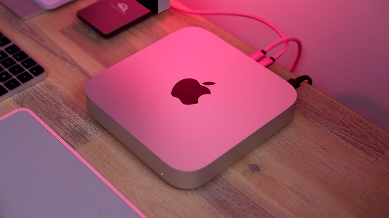Thân hình nhỏ gọn giúp Mac Mini M2 2023 có thể được sử dụng ở bất kỳ góc làm việc nào Thân hình nhỏ gọn giúp Mac Mini M2 2023 có thể được sử dụng ở bất kỳ góc làm việc nào