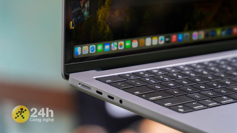 Cạnh trái của MacBook Pro 14 inch 2023 Cạnh trái của MacBook Pro 14 inch 2023