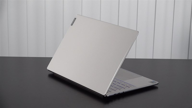 Trên tay Lenovo YOGA Slim 9i 2022 Trên tay Lenovo YOGA Slim 9i 2022