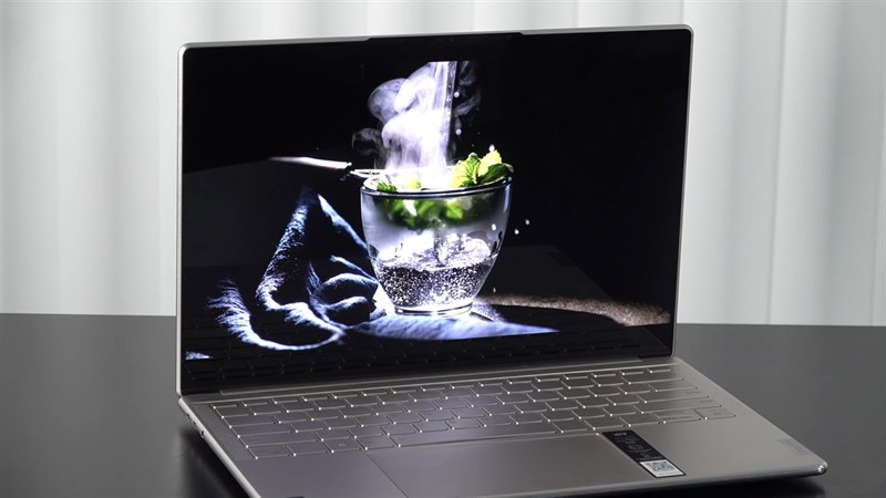 Trên tay Lenovo YOGA Slim 9i 2022 Trên tay Lenovo YOGA Slim 9i 2022