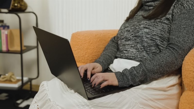Là một dòng UltraBook hướng đến tính di động thế nên Galaxy Book 3 Ultra được tối ưu về kích thước và độ dày rất tốt.