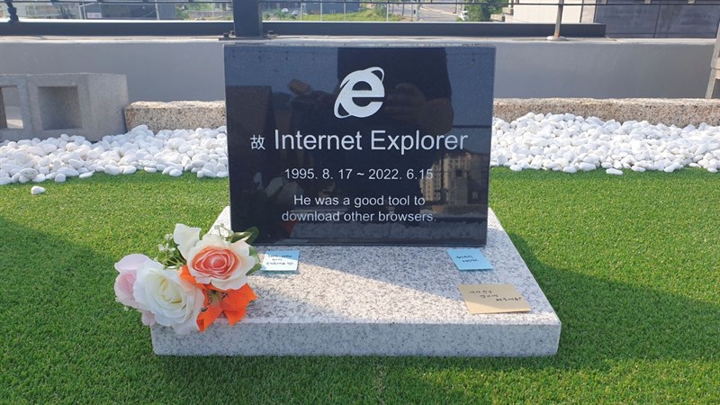Bia tưởng niệm Internet Explorer tại Hàn Quốc Bia tưởng niệm Internet Explorer tại Hàn Quốc