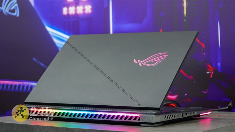 ASUS ROG STRIX Scar 18 2023 vẫn giữ những nét hầm hố đặc trưng của dòng laptop gaming ROG