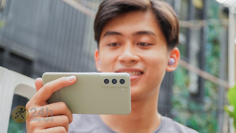Hãy để Galaxy S21 FE cùng Galaxy Buds2 Pro làm mới cuộc hẹn của bạn