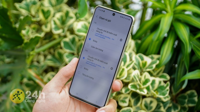 Mình có thể tùy chỉnh thao tác Chạm & giữ trên Galaxy Buds2 Pro thông qua phần mềm Galaxy Wearable.