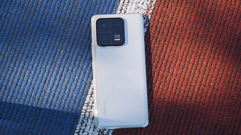 Phong cách thiết kế trên thế hệ Xiaomi 13 phải nói là quá chất