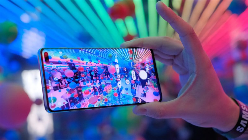 Màn hình AMOLED đã được trang bị trên điện thoại tầm giá 6 triệu