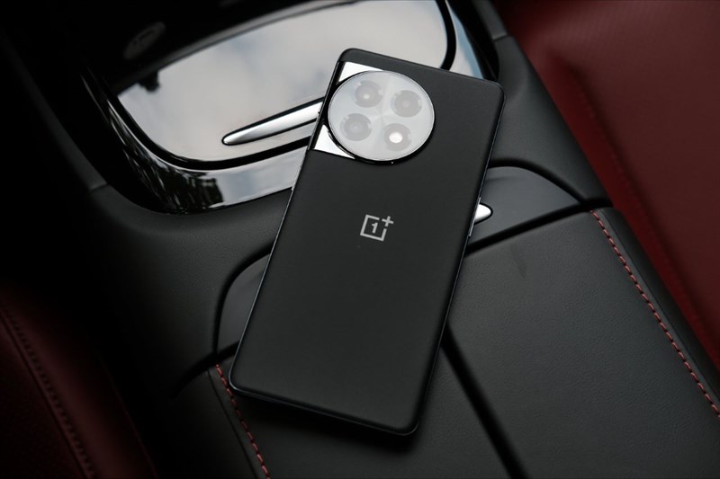 Trên tay OnePlus Ace 2: Biến thể của OnePlus 11 với ngoại hình sang trọng, cấu hình mạnh mẽ ấn tượng Trên tay OnePlus Ace 2: Biến thể của OnePlus 11 với ngoại hình sang trọng, cấu hình mạnh mẽ ấn tượng