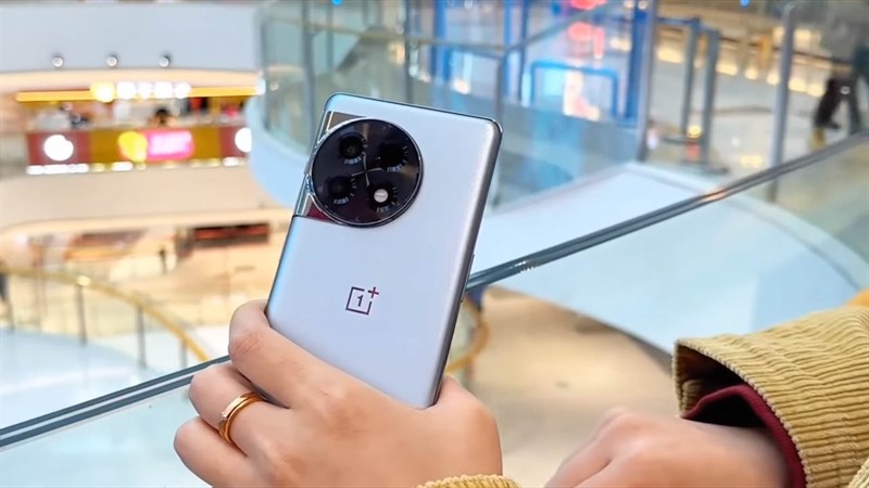 Trên tay OnePlus Ace 2: Biến thể của OnePlus 11 với ngoại hình sang trọng, cấu hình mạnh mẽ ấn tượng Trên tay OnePlus Ace 2: Biến thể của OnePlus 11 với ngoại hình sang trọng, cấu hình mạnh mẽ ấn tượng