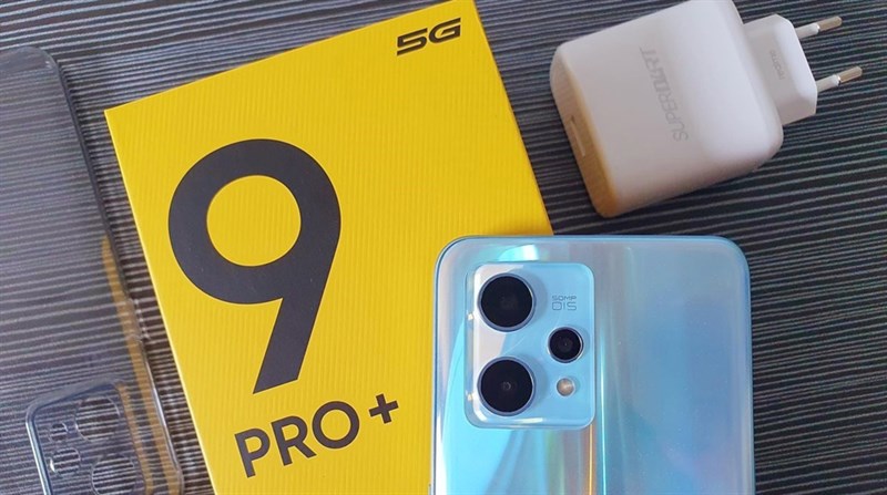 Điện thoại tầm trung mới hiện nay như Realme 9 Pro+ 5G có thể sạc nhanh lên đến 60 W