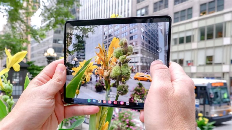 Galaxy Z Fold5 sẽ có bản lề gập mới nhằm giảm nếp gấp trên màn hình Galaxy Z Fold5 sẽ có bản lề gập mới nhằm giảm nếp gấp trên màn hình