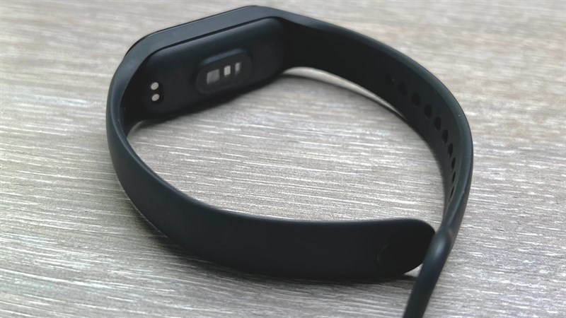 Xiaomi Band 8 được dự đoán sẽ có sạc không dây giúp nạp điện dễ dàng, tiện lợi hơn