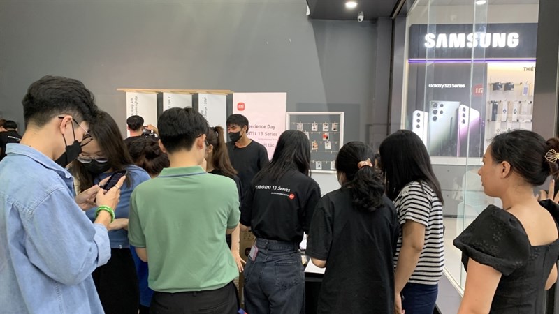 Không khí vui tươi nhộn nhịp đánh dấu sự hợp tác thành công giữa Thế Giới Di Động và Xiaomi Không khí vui tươi nhộn nhịp đánh dấu sự hợp tác thành công giữa Thế Giới Di Động và Xiaomi