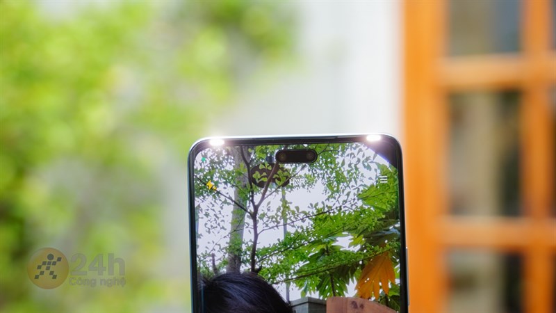 Xiaomi 13 Lite có thiết kế camera selfie gần giống dòng điện thoại mới nhất của Apple