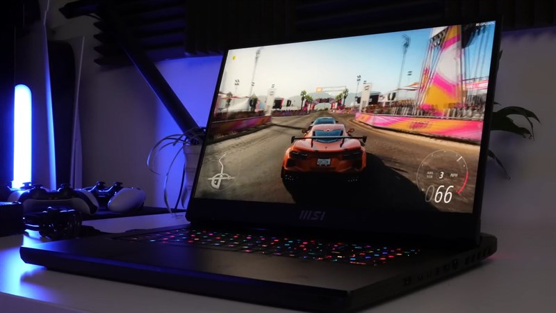 Màn hình của MSI Titan GT77 HX còn được trang bị tần số quét 144 Hz