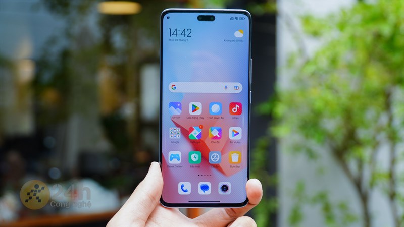 Xiaomi 13 Lite được trang bị màn hình AMOLED có kích thước 6.55 inch, độ phân giải Full HD+.