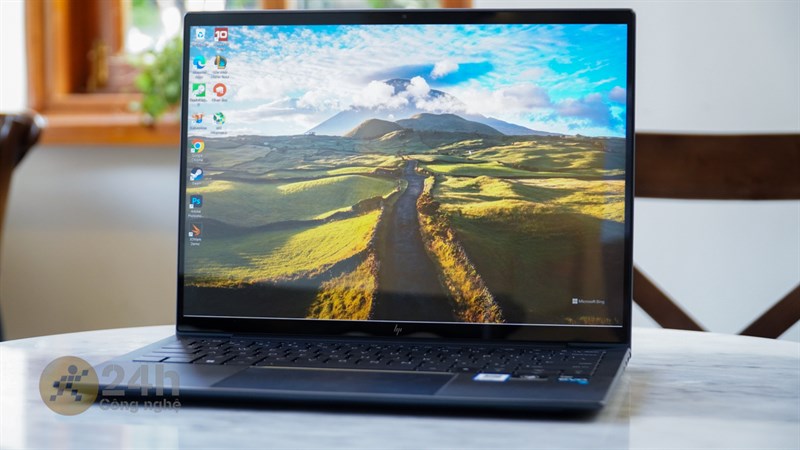 HP Elitebook Dragonfly G3 được trang bị màn hình IPS kích thước 13.5 inch với độ phân giải WUXGA+ (1.920 x 1.280 pixels). HP Elitebook Dragonfly G3 được trang bị màn hình IPS kích thước 13.5 inch với độ phân giải WUXGA+ (1.920 x 1.280 pixels).