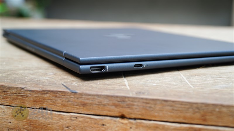 Cạnh trái của HP Elitebook Dragonfly G3. Cạnh trái của HP Elitebook Dragonfly G3.